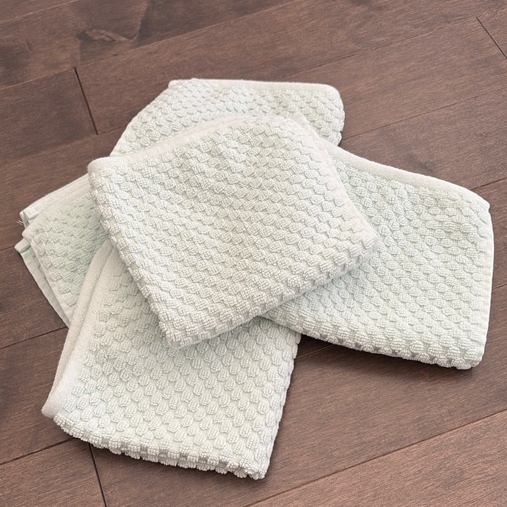 ALFRED SUNG HOME Resort Textured Mint Green Hand Towels Face Cloths, Bath Shower